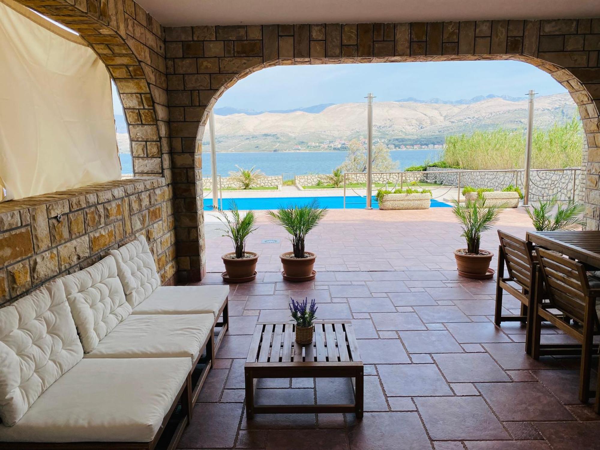 Pool Antonia Apartman